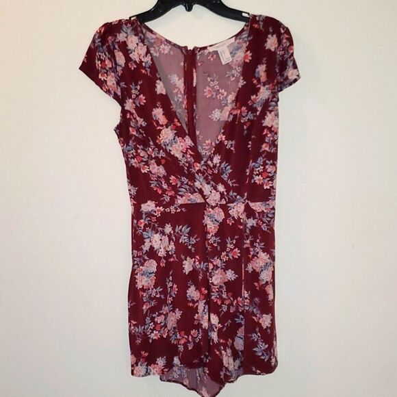 Forever 21 burgundy floral romper small - Picture 1 of 5